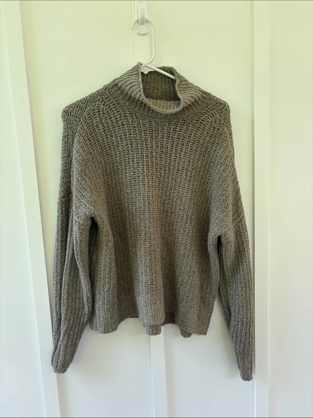 American Eagle Olive Knit Cardigan Sweater